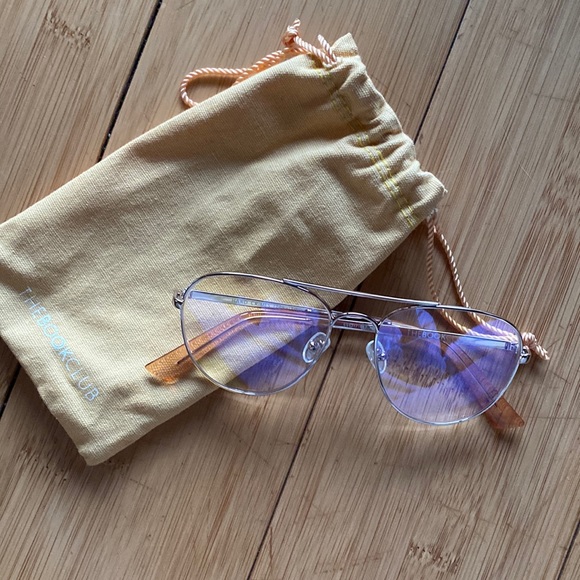 NEW The Book Club “Hard Crimes” aviator blue light glasses in gold - Picture 3 of 6
